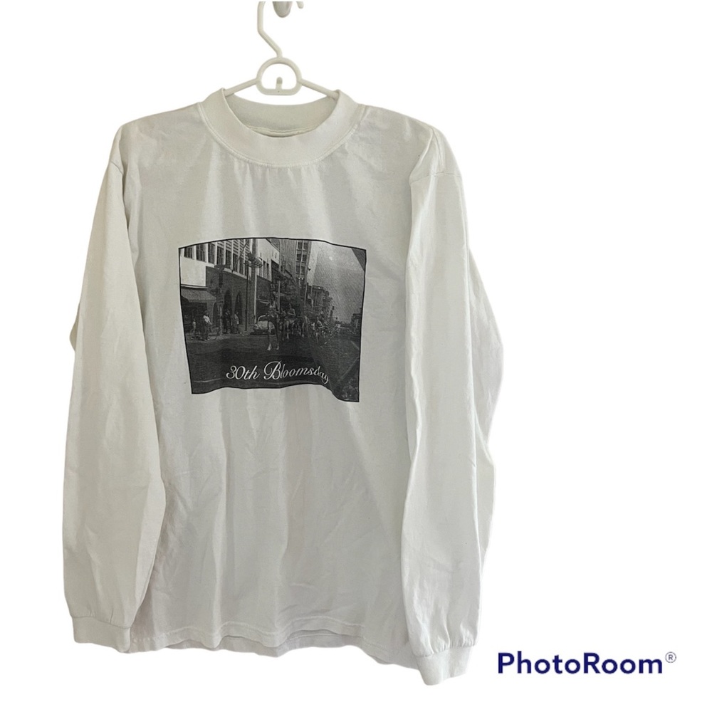 ⚪️GILDAN: Men’s size M, “30th Bloomsday” white long sleeve t-shirt, preowned.